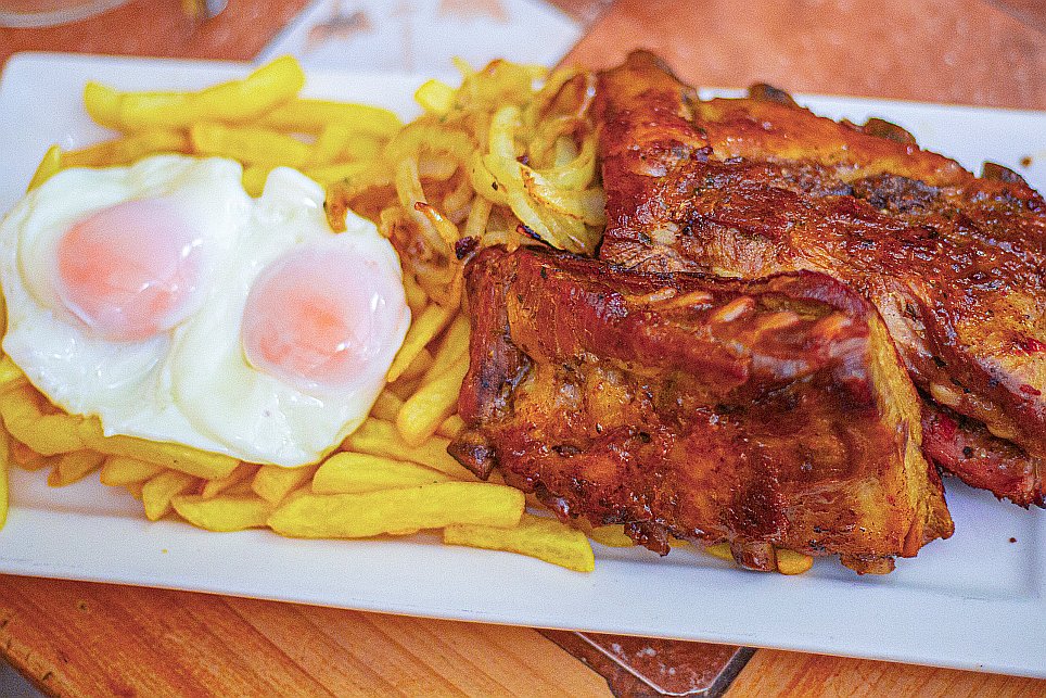 Costillar de Cerdo - Papas Fritas y Huevo Restaurante Vicuña - Valle de Elqui